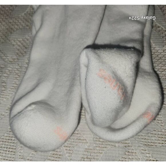 ę 3 pairs ankle socks, and 2 pair Hanes white socks, new - Picture 3 of 4